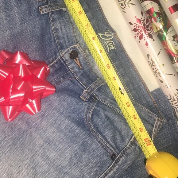 Old Navy ‘Diva’ Jeans Size 6 - Picture 4 of 7